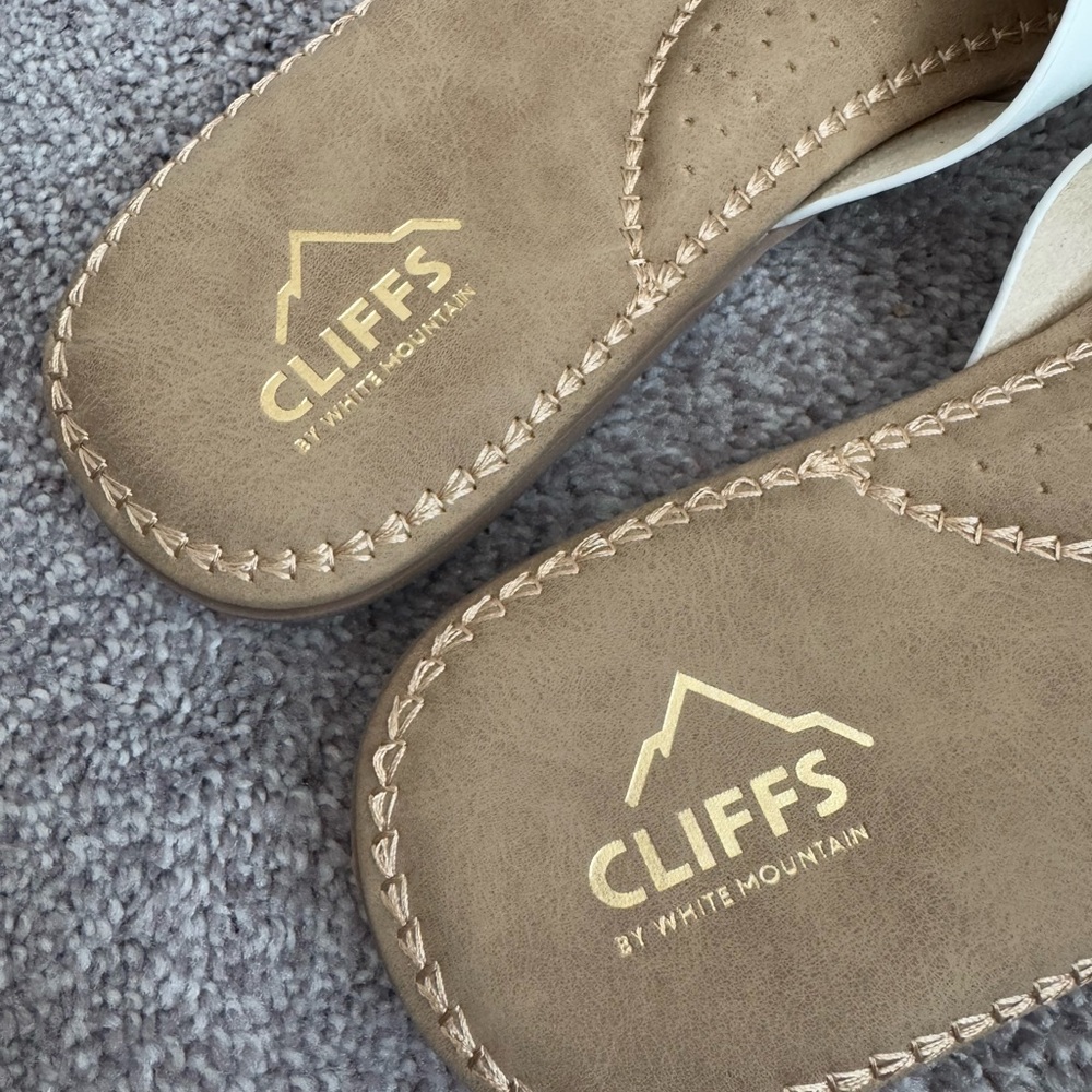 Cliffs by WHITE MOUNTAIN White Sandals - Picture 3 of 7